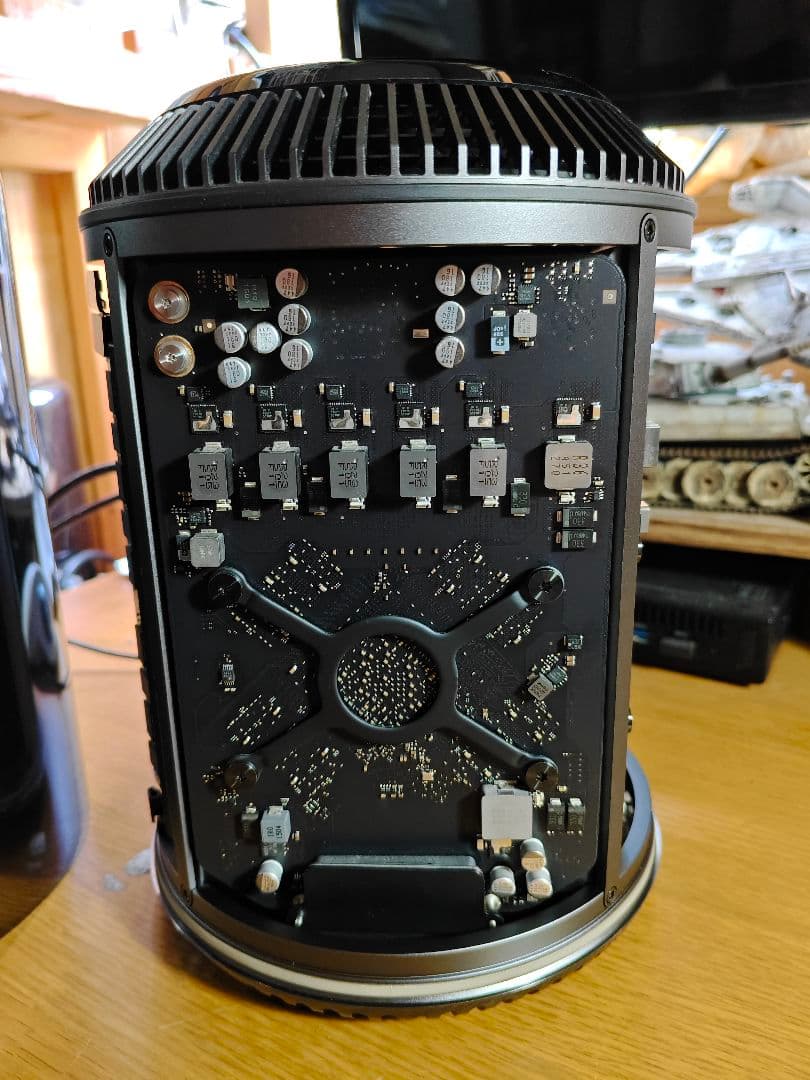 MacデビューにMac Pro 2013 12コア メモリ増設済　送料込み