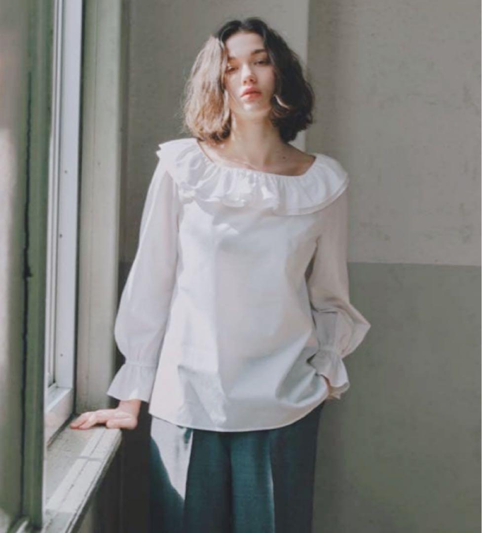 ✨新品未使用✨OHGA✨ラッフルショルダーブラウス✨ホワイト♡完売品♡翌日発送♡