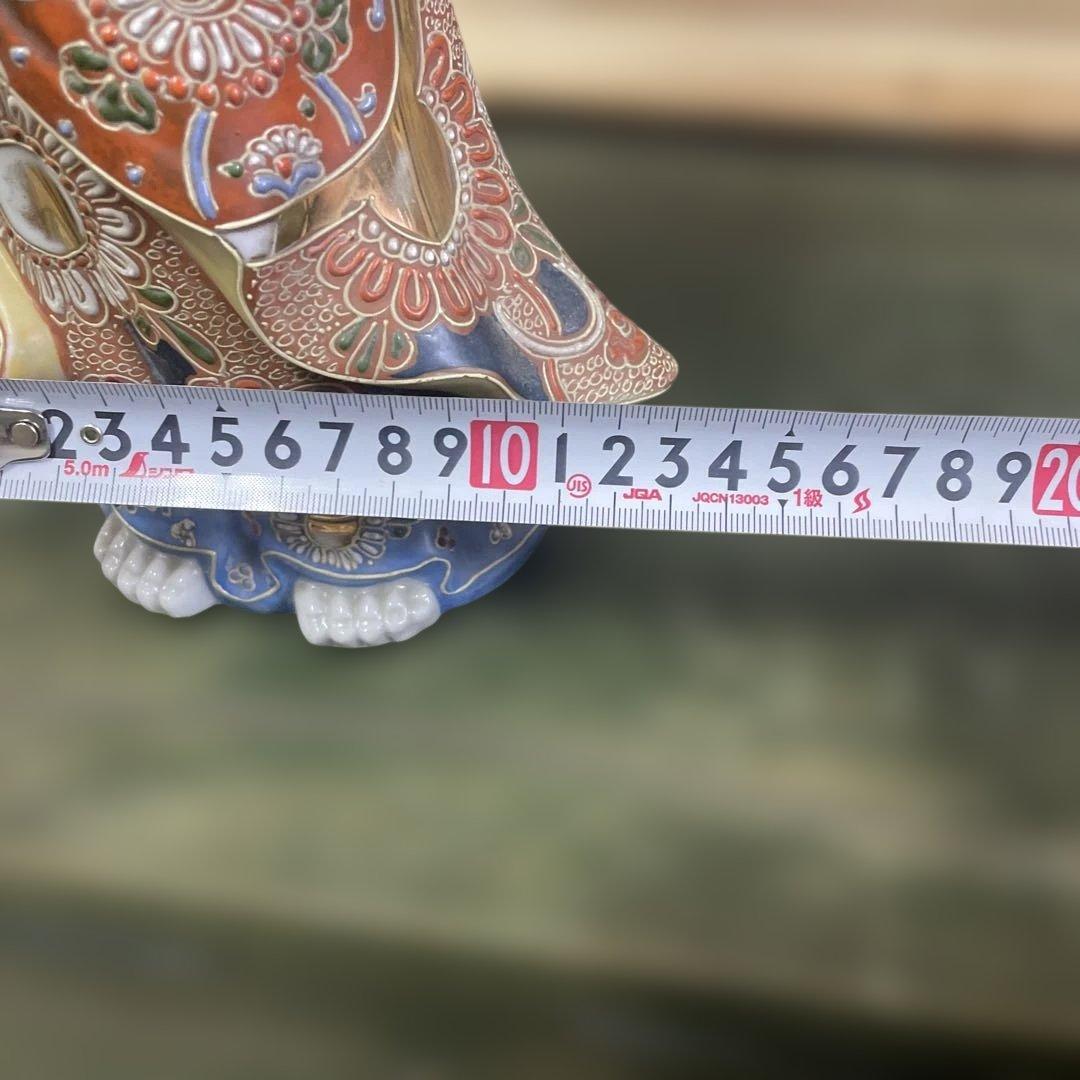 石川県九谷焼観音像　装飾的な陶器の女性像　日本美術　日本伝統工芸品