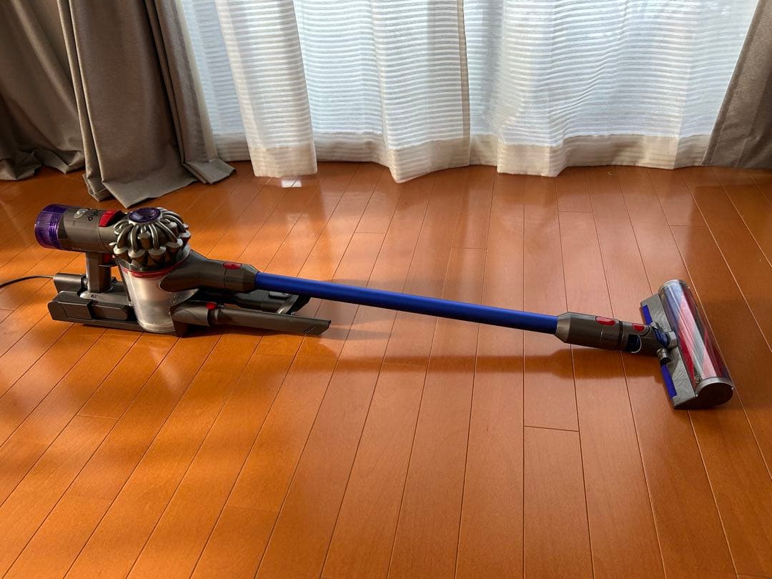 【美品】Dyson V8 Slim Fluffy コードレス掃除機 説明書付き