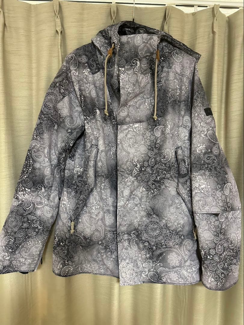 ペイズリー柄スノーボードウェア（女性用）