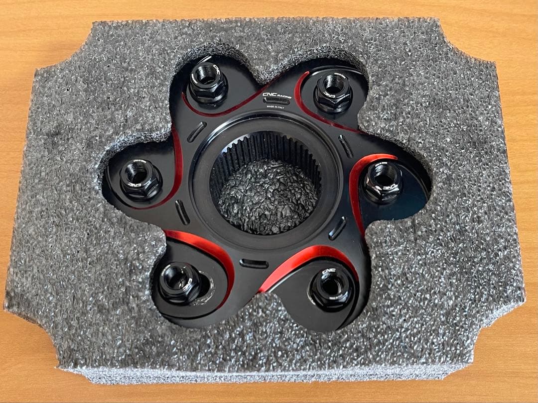 CNC RACING パニガーレV4 リアスプロケットフランジ