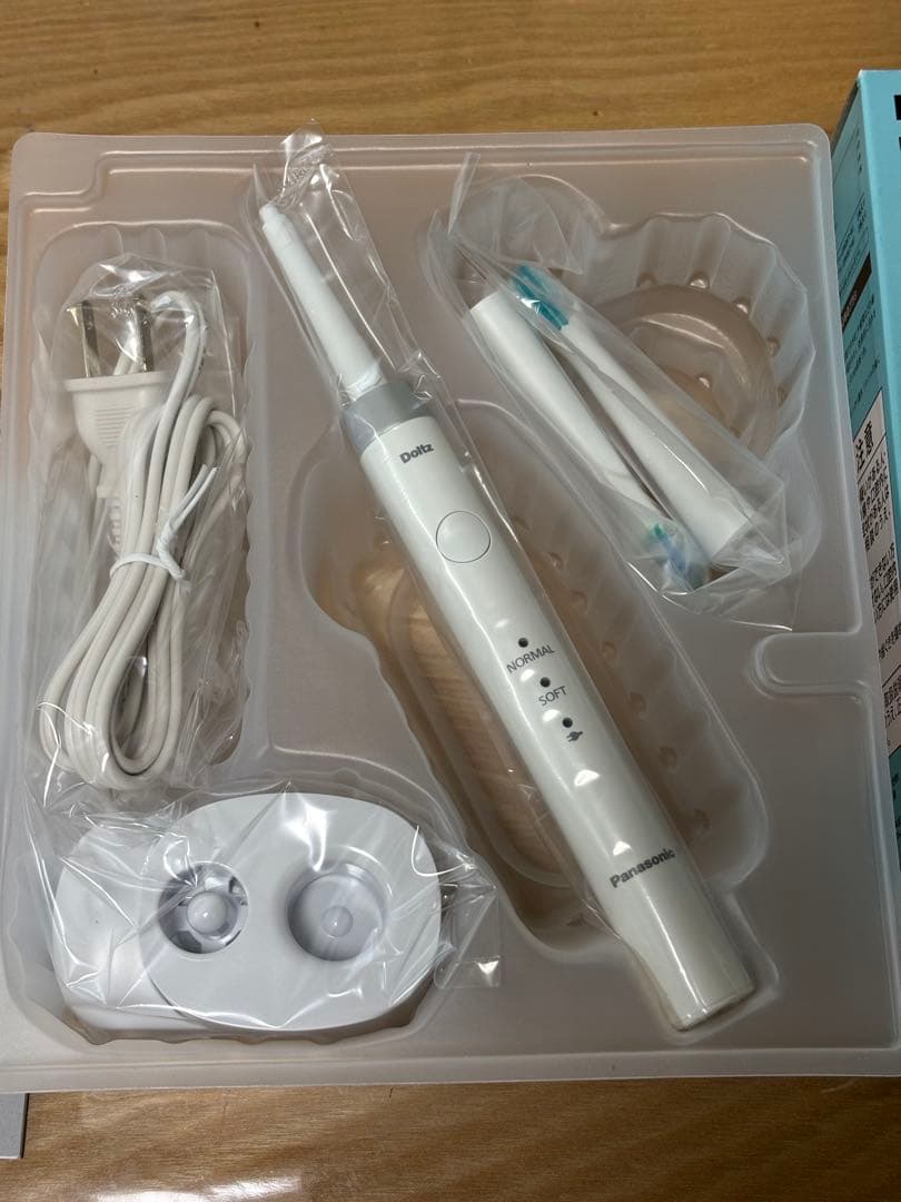 新品未使用品 Panasonic 電動歯ブラシ ドルツ 白 EW-DM62-W