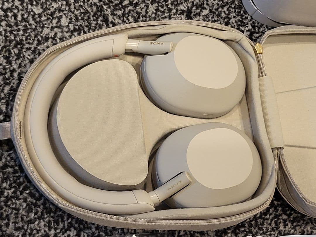 SONY WH-1000XM5 ワイヤレスヘッドホン 専用カバー付