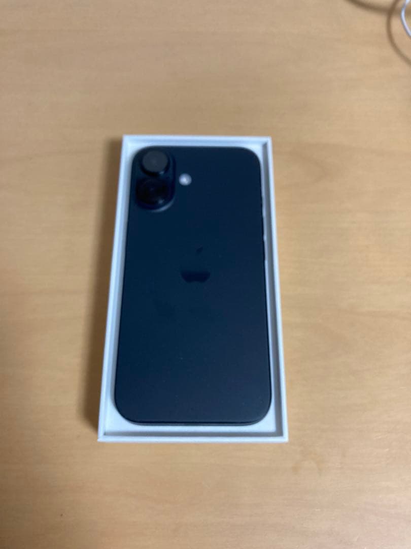 【美品】iPhone16 128GB SIMフリー