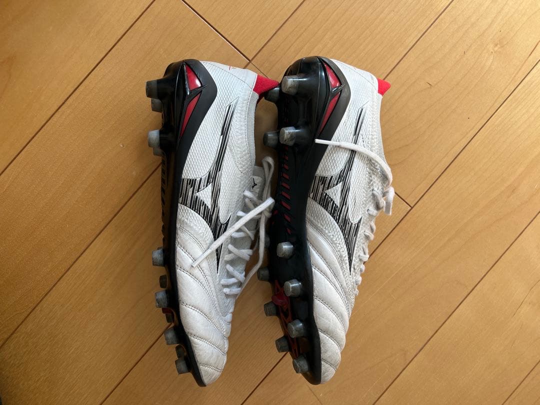 【最終お値下げです】モレリアネオ4ベータジャパン　ホワイト スパイクシューズ