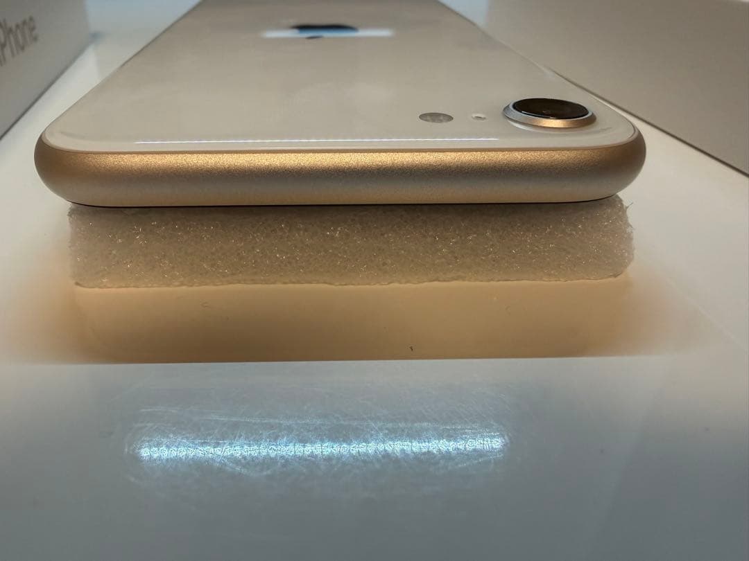 iPhone SE 第3世代 64GB スターライト SIMロックなし