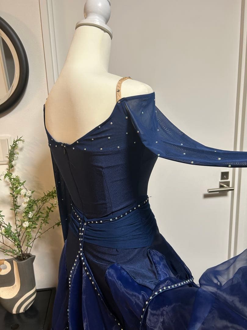 社交ダンス　ドレス　モダン　清楚で上品なネイビーのワンピース