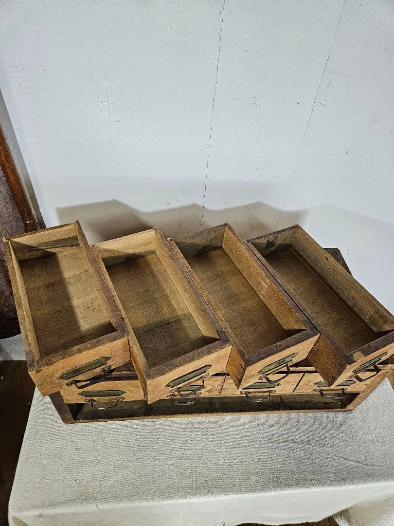 アンティーク 古い木の小引出し 8杯 カードケース 名刺入れ 無垢材 小物入れ