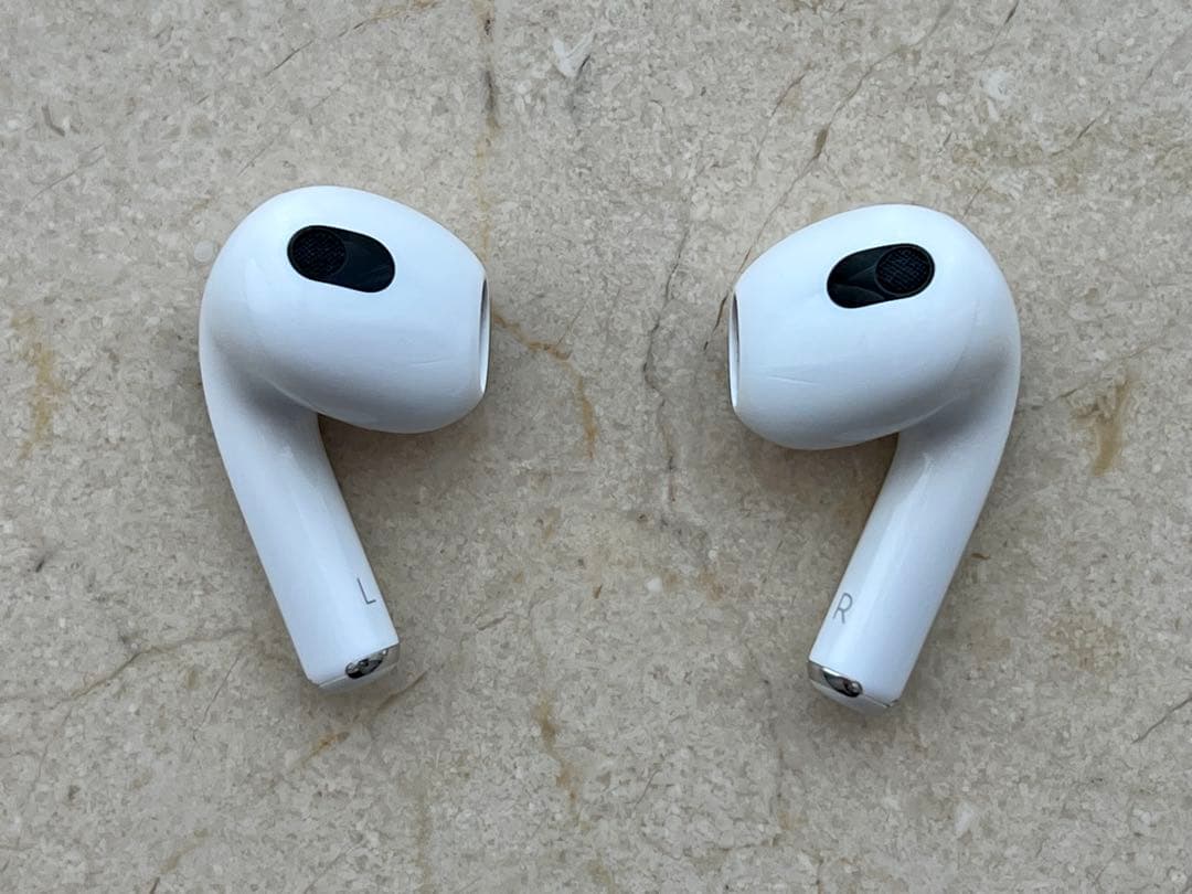 AirPods (第3世代) 本体、充電ケーブル付き