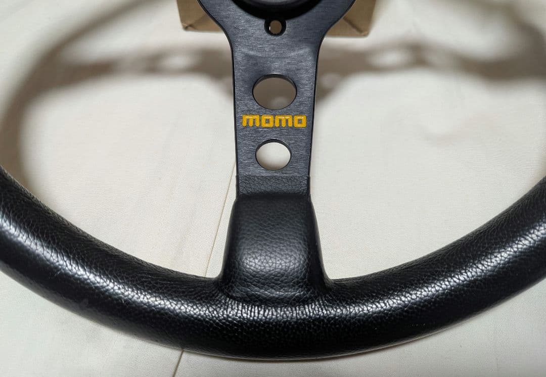 正規 momo mod.07 ディープコーン ステアリング レザー ハンドル