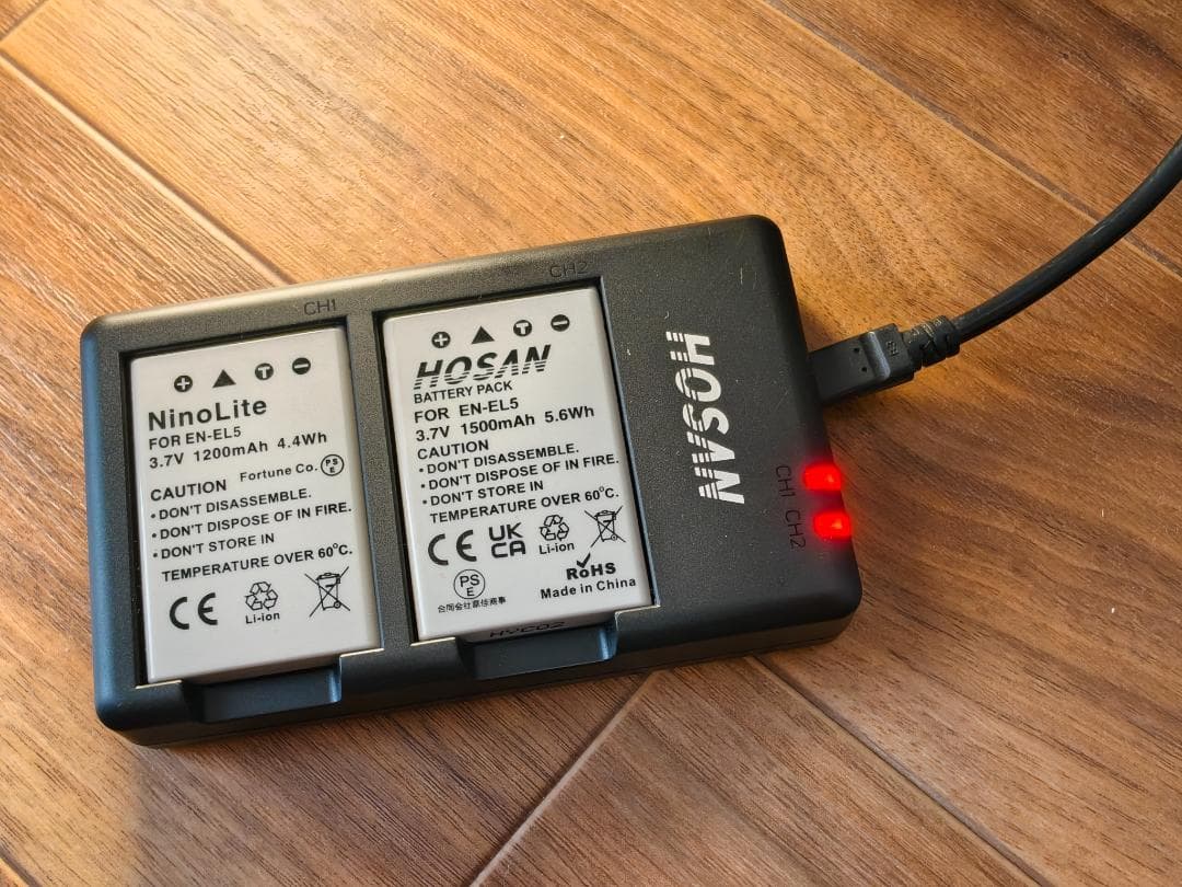 Nikon S800c（美品）＋ P100（26倍ズーム）／動作良好・充電器付き