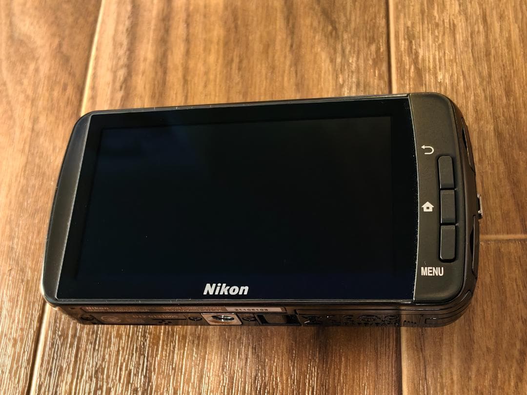 Nikon S800c（美品）＋ P100（26倍ズーム）／動作良好・充電器付き