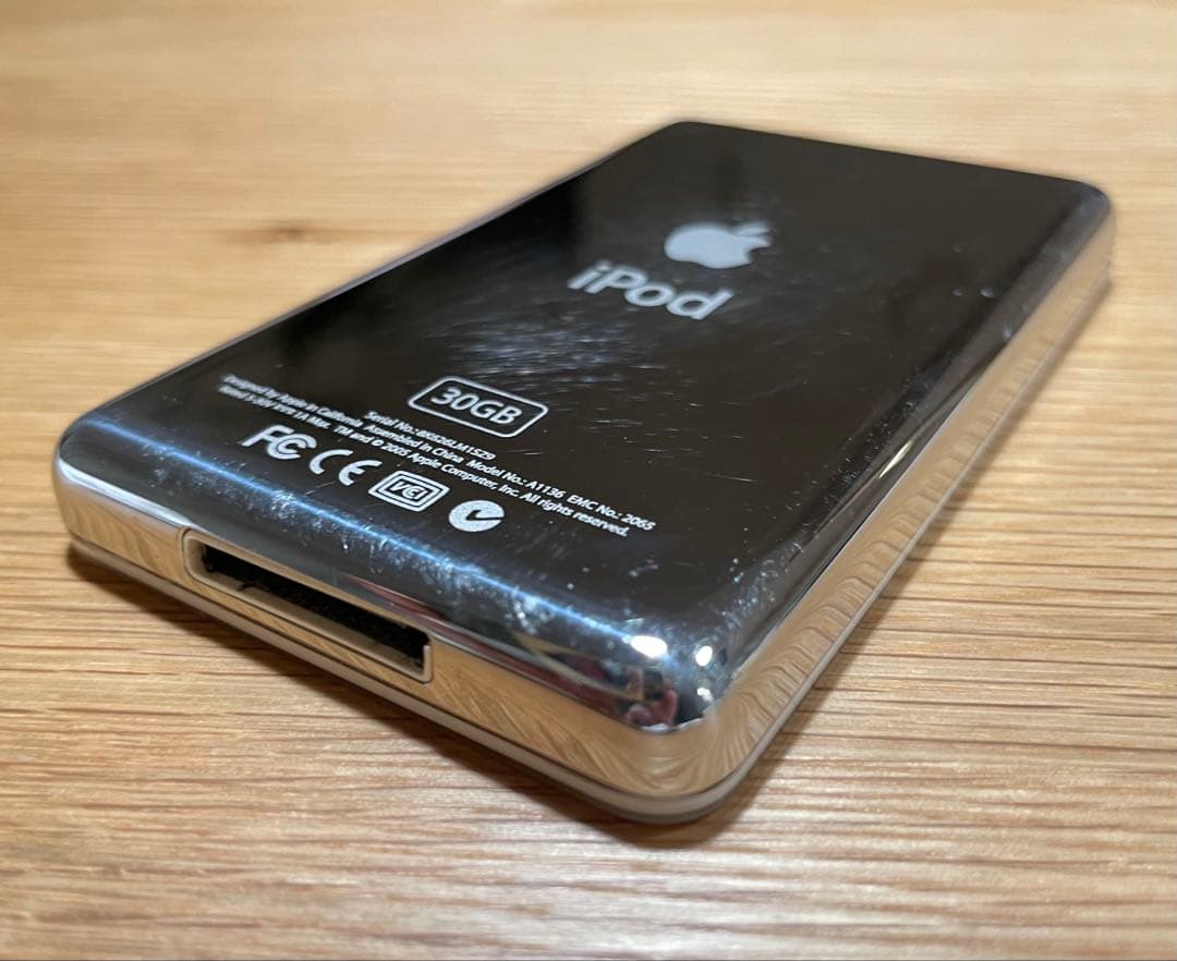 Apple iPod classic 30GB ケース付 MA002J