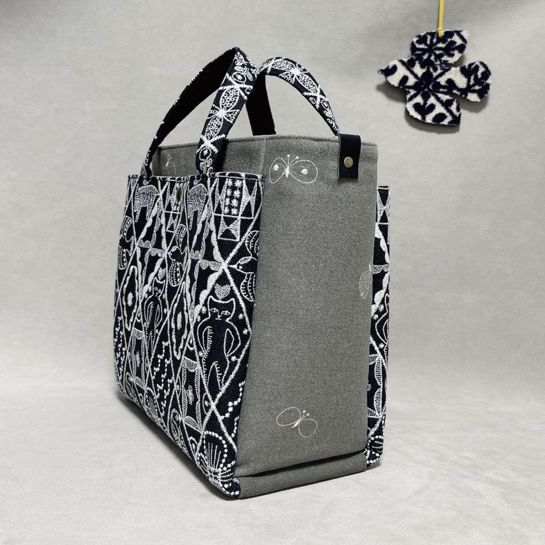 ハンドメイド　ミナペルホネン　大きなポケットのスクエアトート⑅︎◡̈︎*