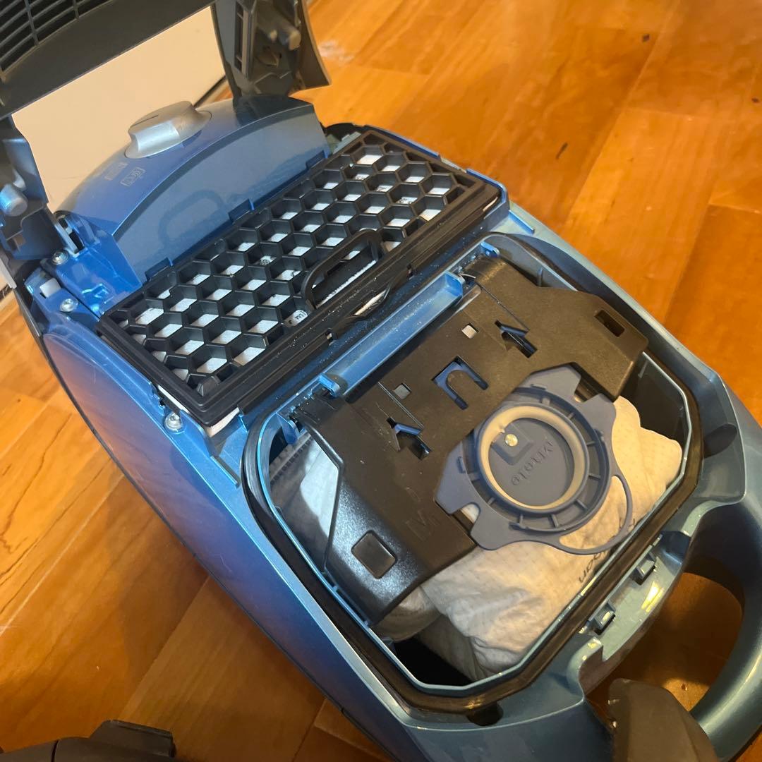ミーレ　Miele ブルーラグーンキャニスター掃除機 HEPAフィルター搭載