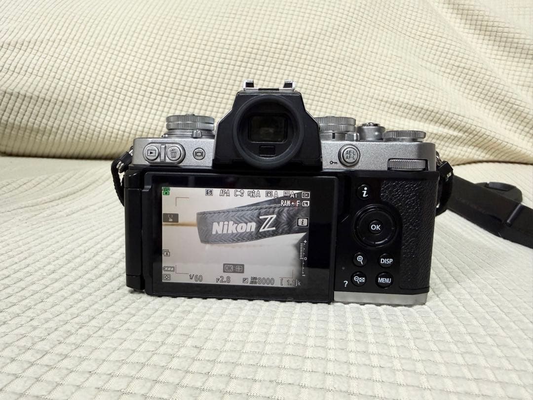 Nikon Z fc 一眼レフカメラ 28mmレンズ付き