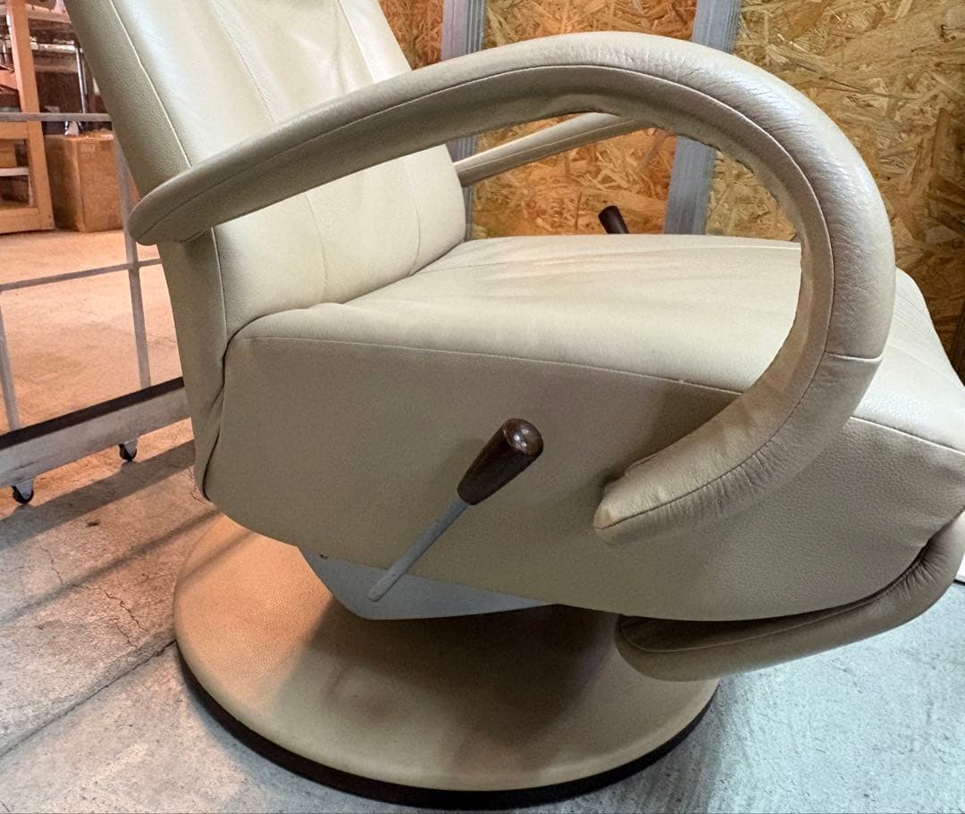 カリモク リクライニング　ソファ　 ディレトーレ ベージュ系 フットレスト付