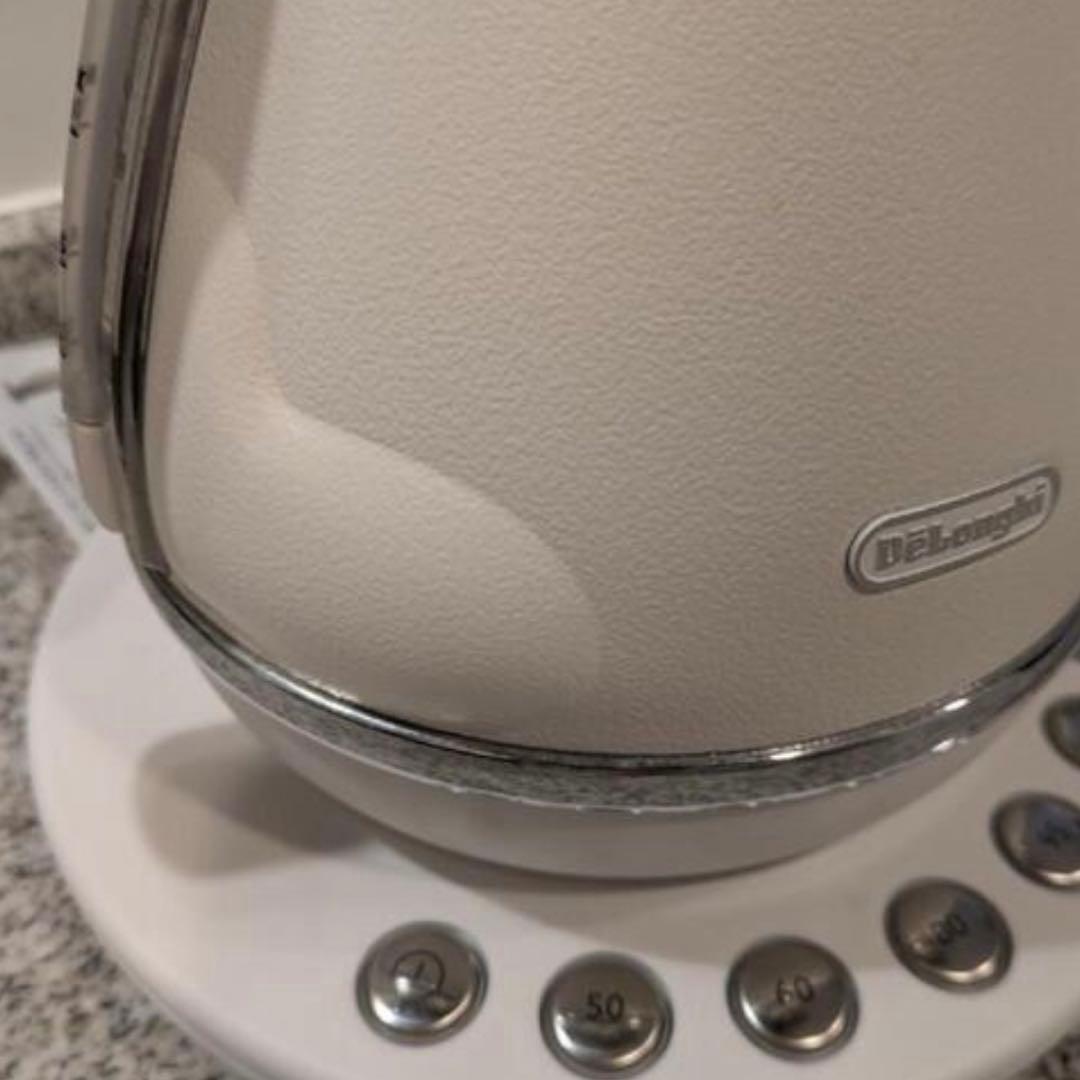 De'Longhi デロンギ ホワイト 電気ケトル