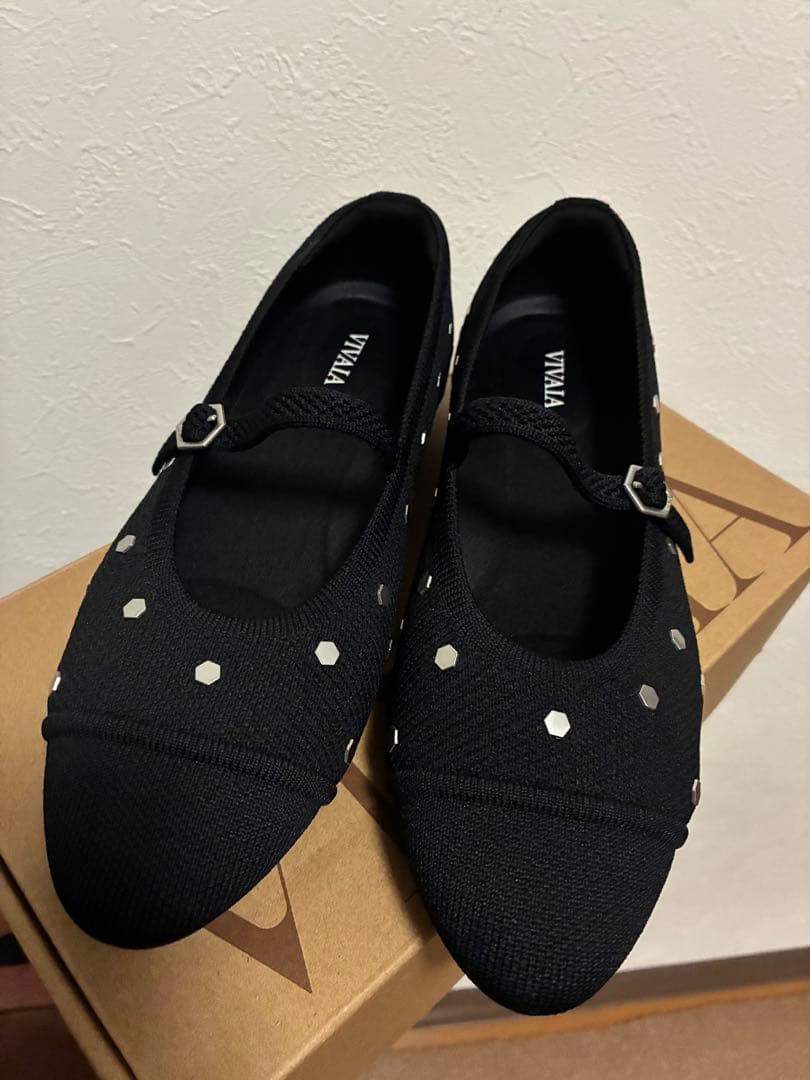 【超美品】ノベルティ付♪VIVAIA ブラックスタッズ フラットシューズ