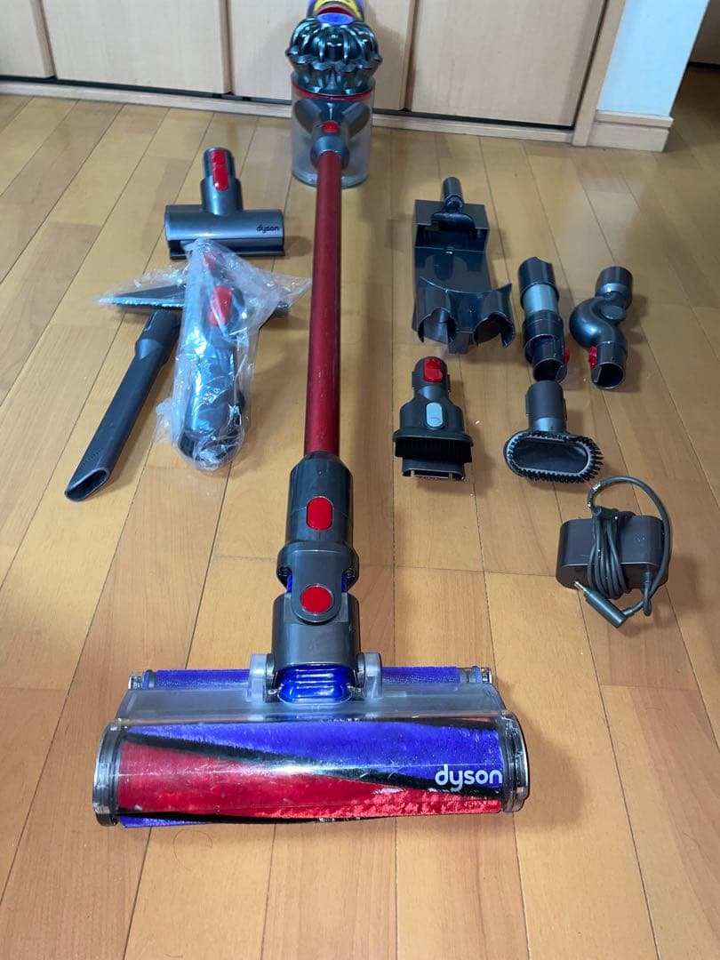 ダイソンV8 SV10コードレスクリーナー掃除機1