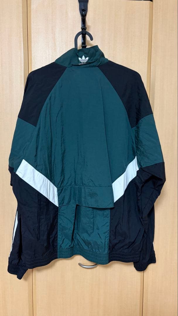18時まで限定【美品】アディダス Rekiveトラック ナイロンジャケット M