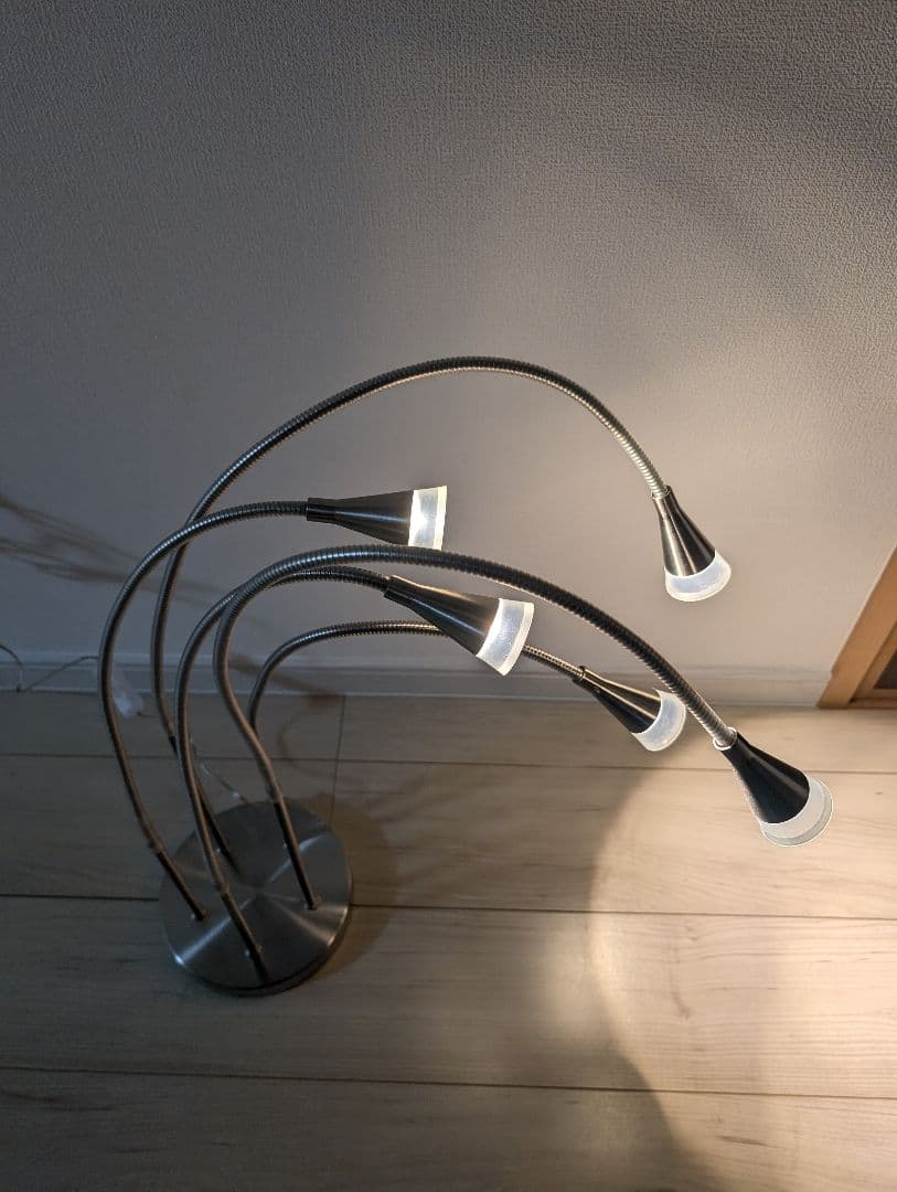 廃盤　イケア Tived フレキシブルアーム テーブルランプ 読書灯　シルバー