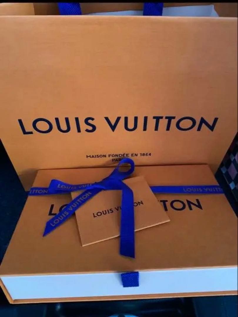 Louis Vuitton モノグラム 手帳型ケース(iPhone15pro)