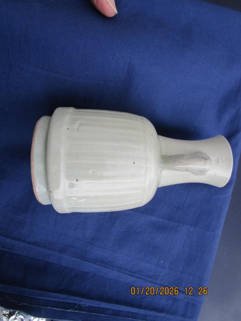 青磁　花瓶　花生け　中国陶磁器　耳付き　時代物　無傷　程度良し　1本