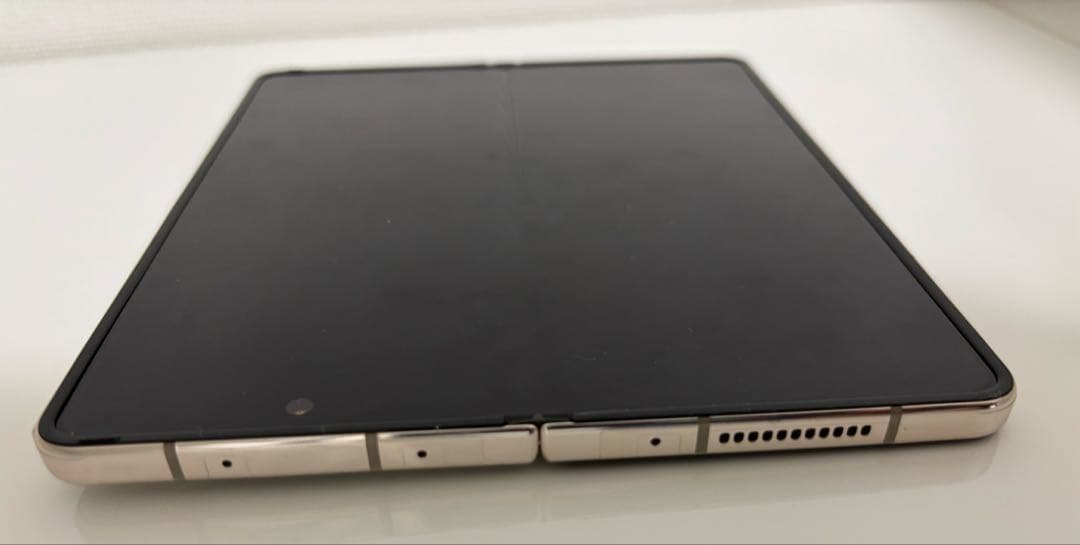 【中古品】Galaxy Z Fold 4 香港版 256GB ベージュ色