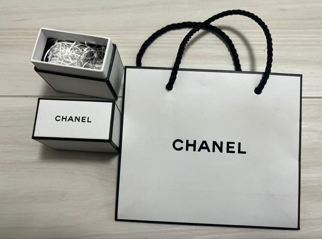 ティファニー　CHANEL ヴィトン　空箱　ショッパー