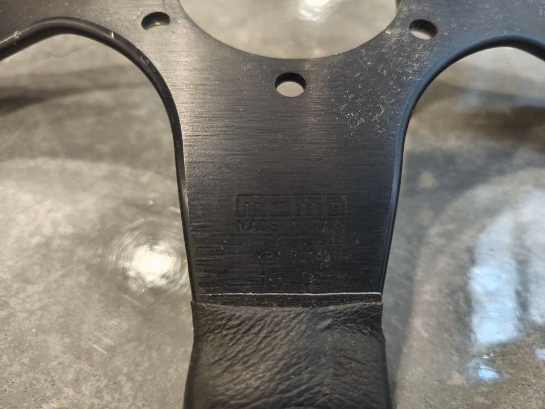 momo ステアリング tuner 32パイ