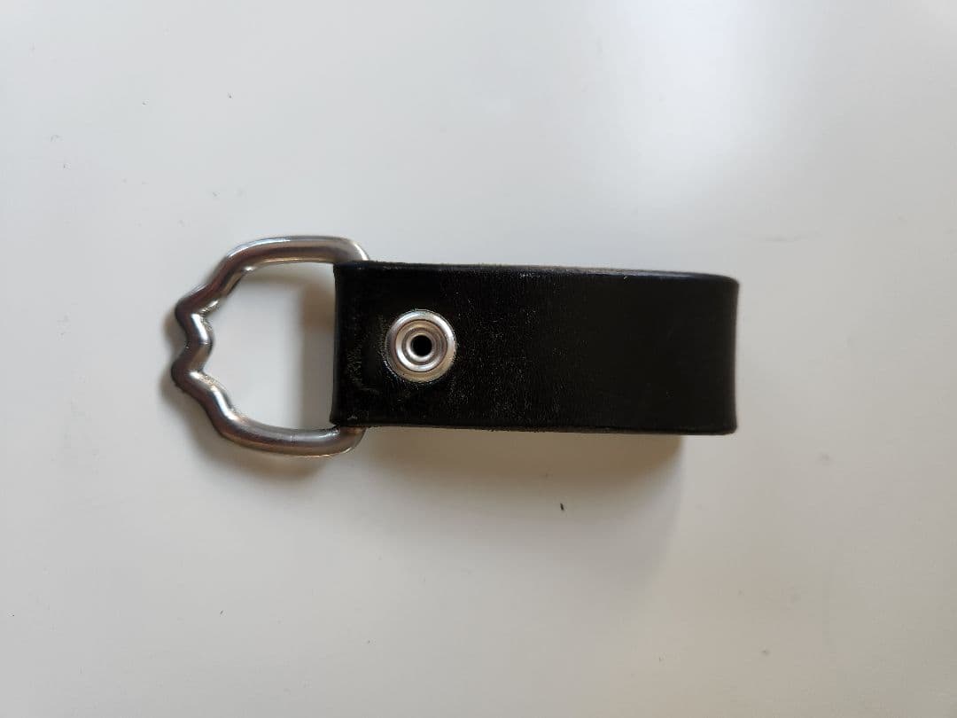 UNDERCOVER オリジナルスタッズ付きブラックレザーキーホルダー