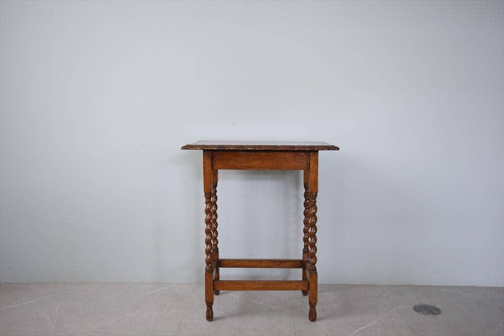 英国アンティーク木製サイドテーブル/オケージョナル机/飾り棚/花台(91-47)