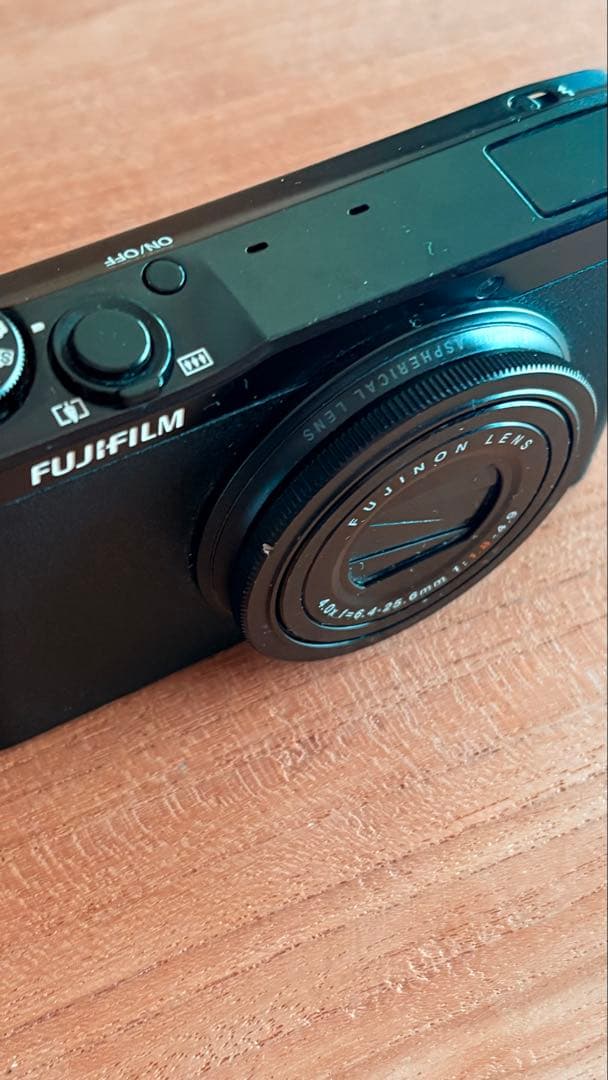 【美品】FUJIFILM XQ1 コンパクトデジタルカメラ