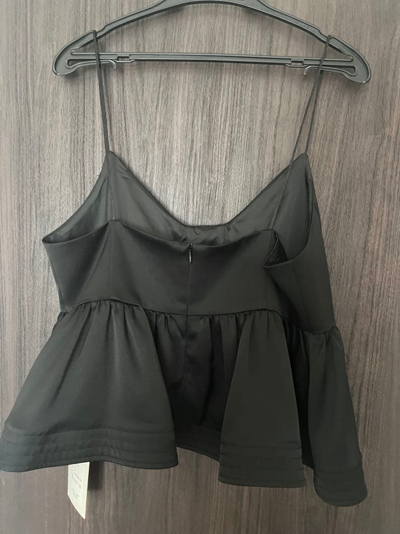 machatt サテンフレアキャミソール