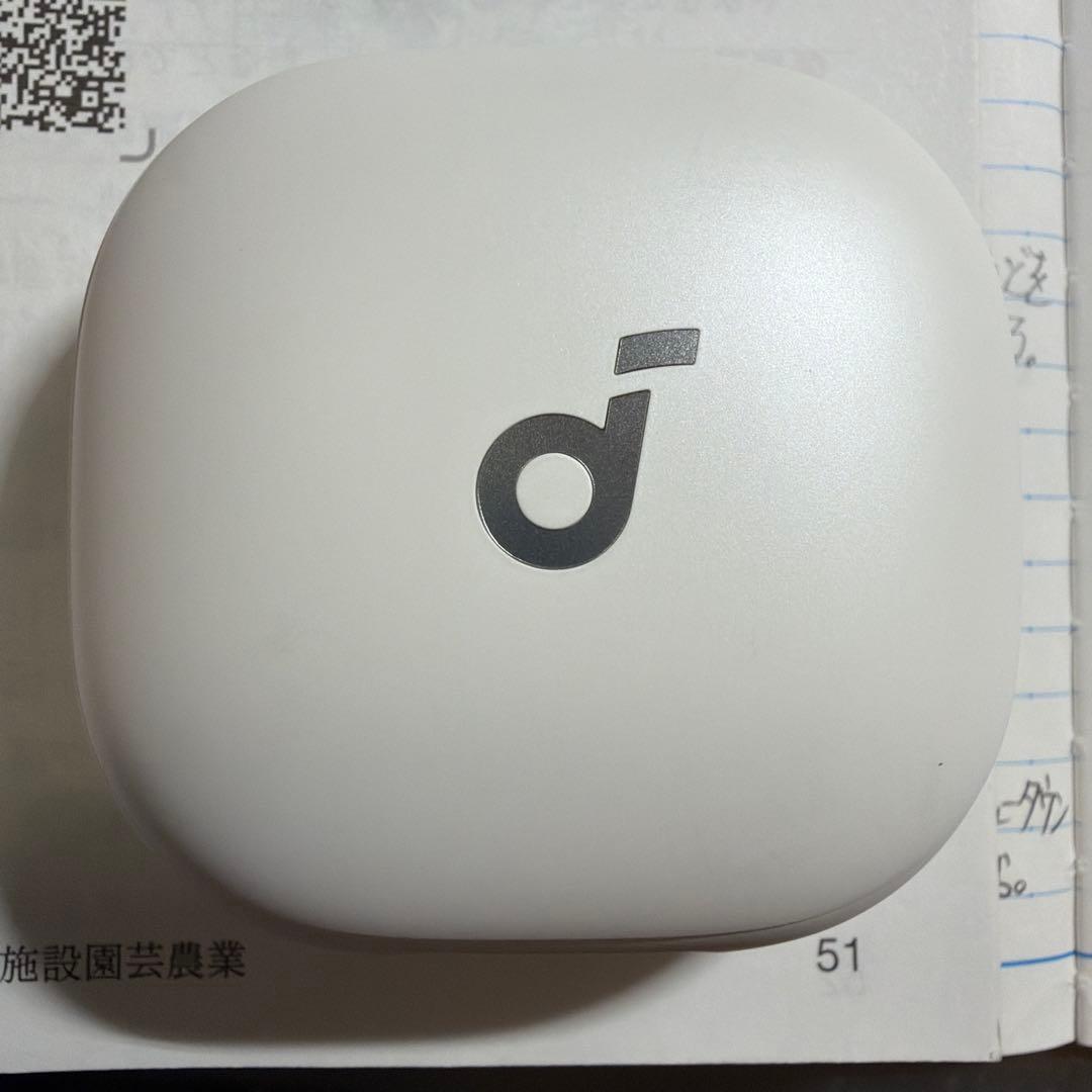 ホワイト ワイヤレスイヤホン