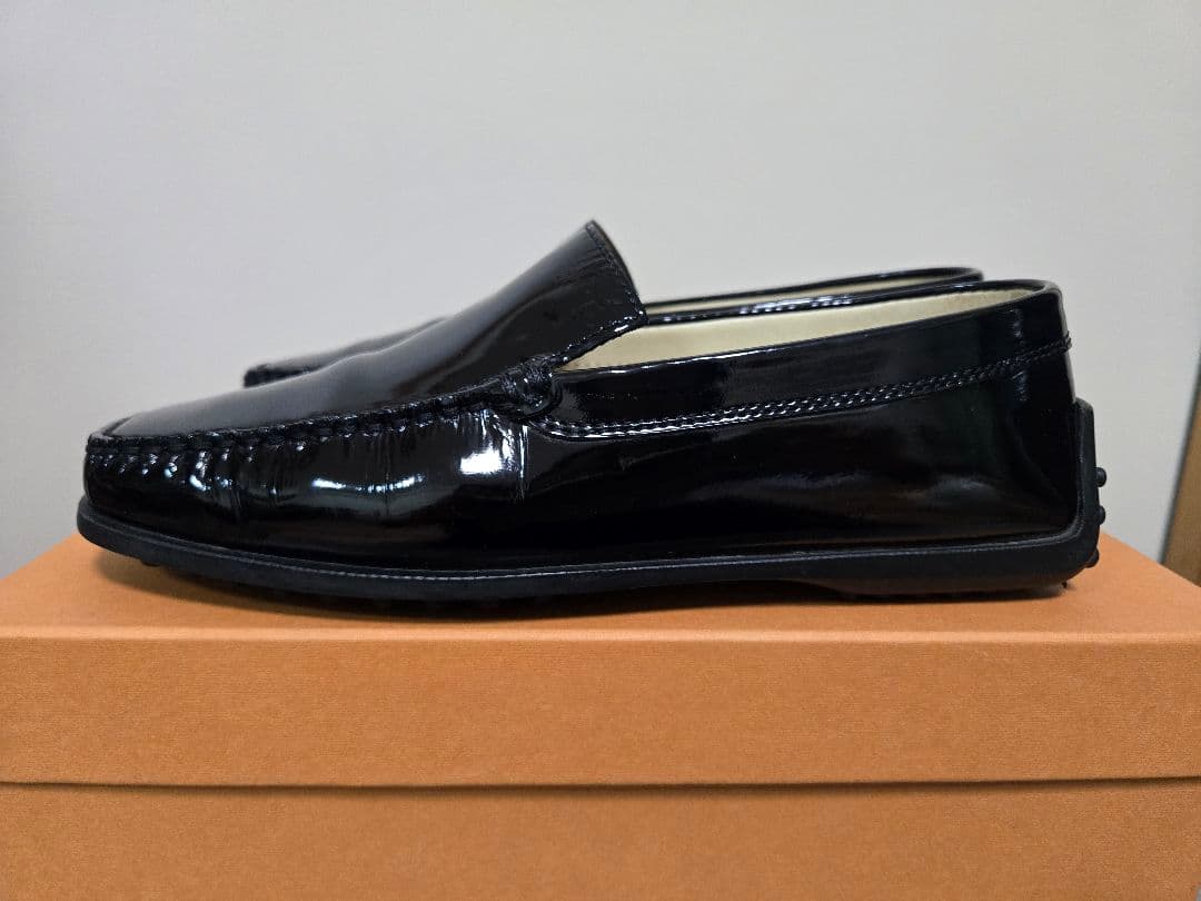 007　TOD'S 　ドライビングシューズ エナメル