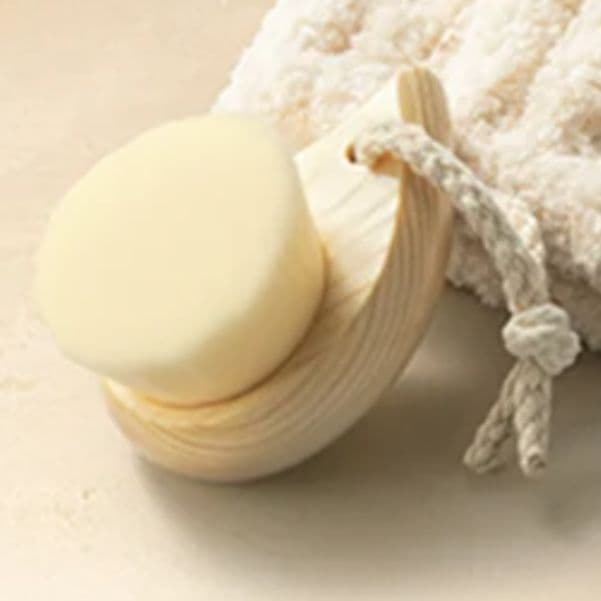 m*o様 【L'OCCITANE】新 トリプルエッセンス150mL&洗顔ブラシセ