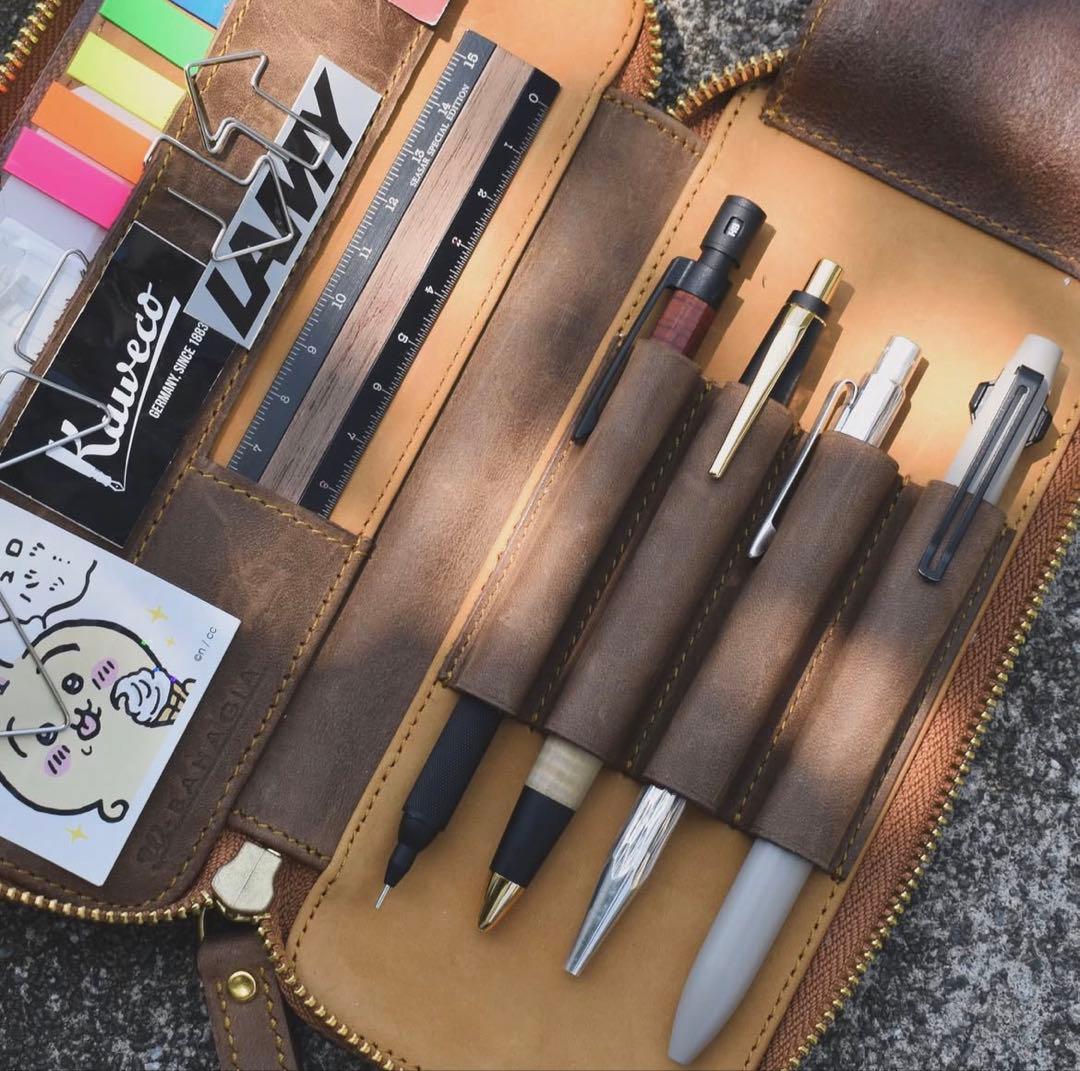 バハギア ラウンドジップ型 ペンケース クレイジーホース革 ブラウン