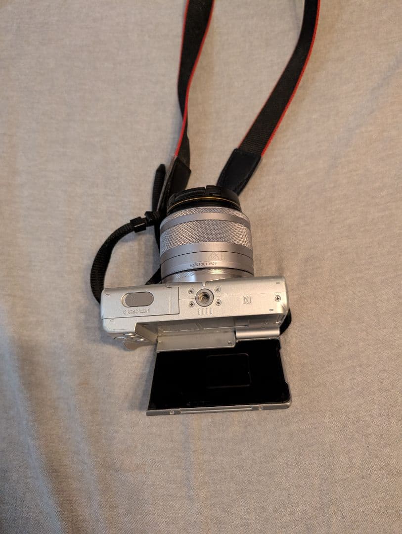 Canon EOS m100 ミラーレスカメラ シルバー