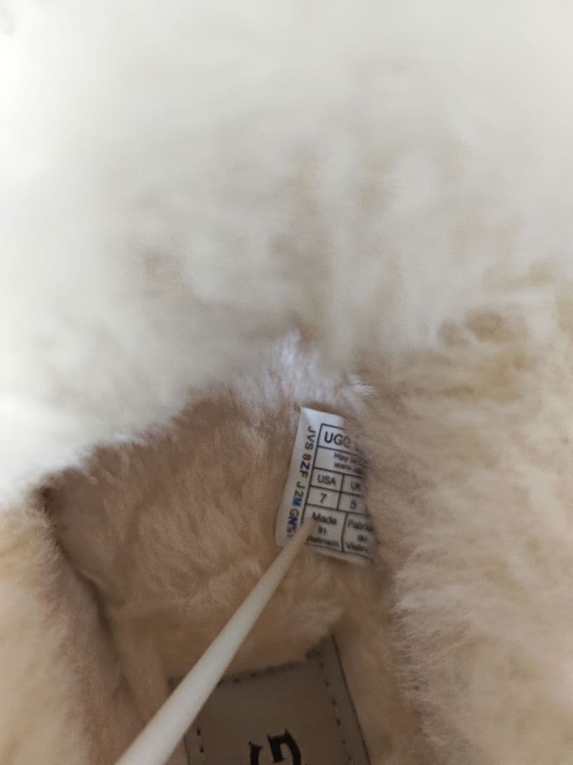 UGG NITA（ニタ）ムートンブーツ ベージュ 24㎝