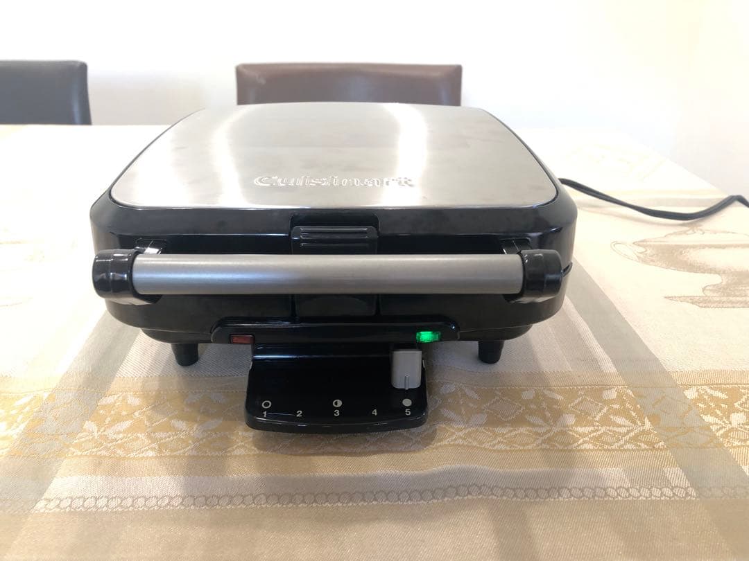 中古　クイジナート ４枚焼きワッフルメーカー WAF-100JBS