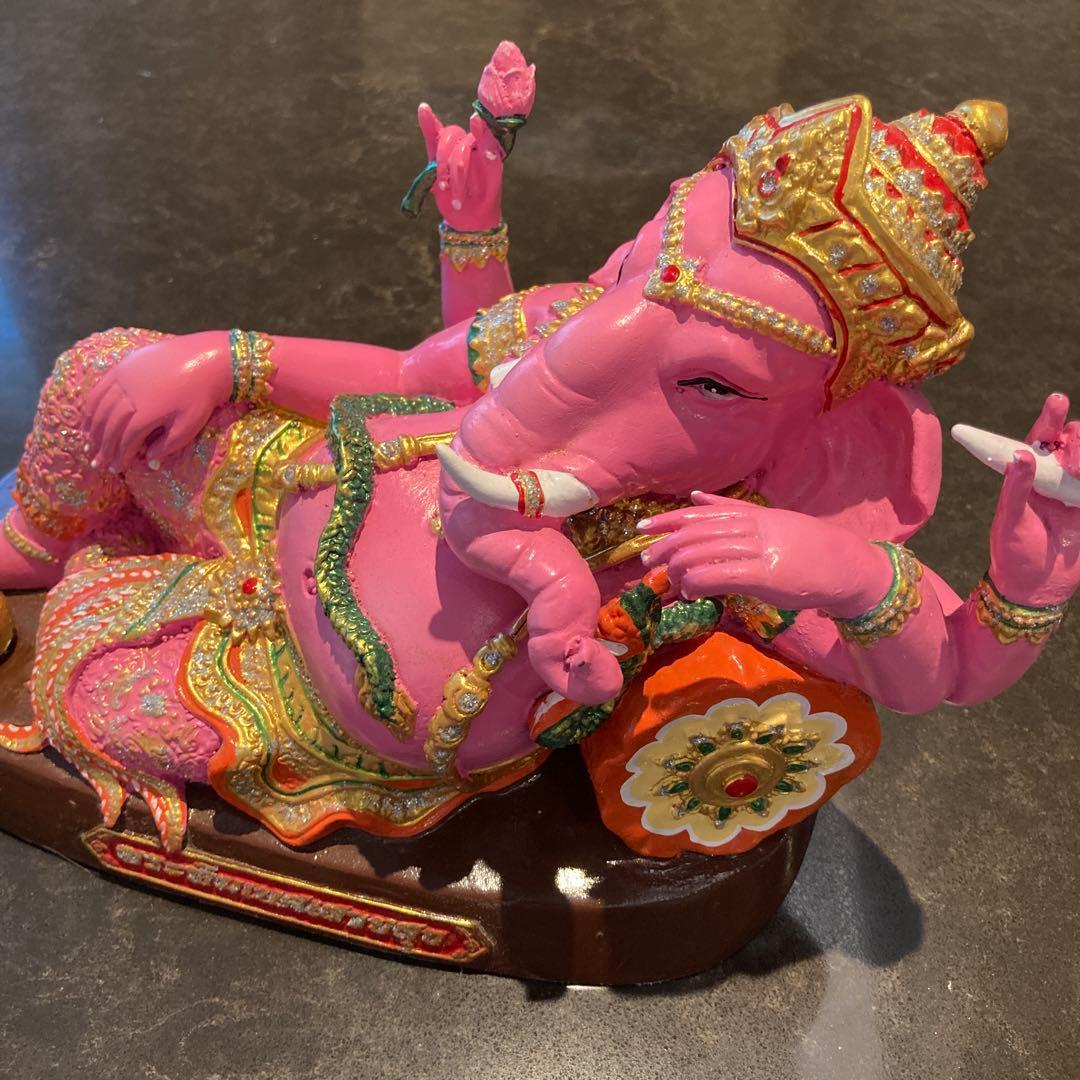 【新品未使用】ピンクのガネーシャ　タイ　置物　＆スティッカー！