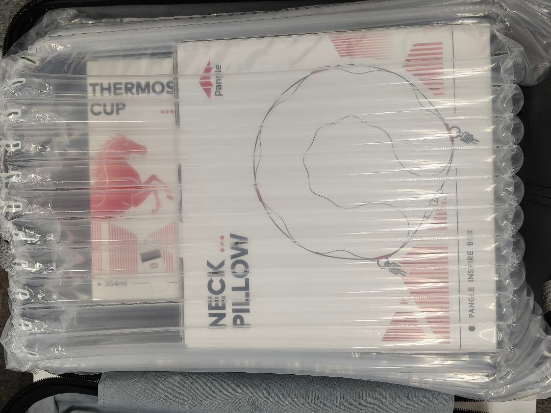 PANGLE2026ギフトボックス スーツケース、コップ、ネック枕。1月限定販売