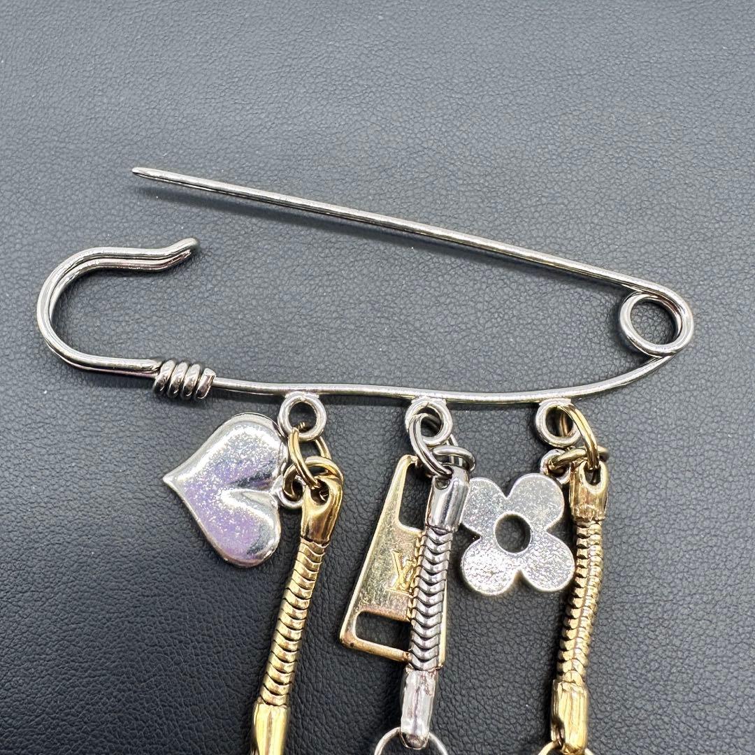 専用★LOUIS VUITTON メタルLVパドロックピンブローチ★C34