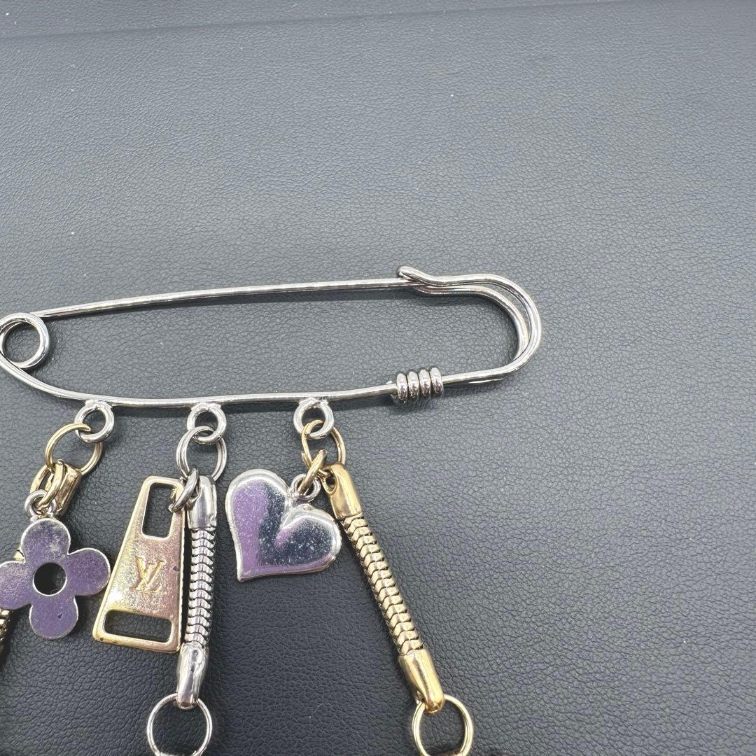 専用★LOUIS VUITTON メタルLVパドロックピンブローチ★C34