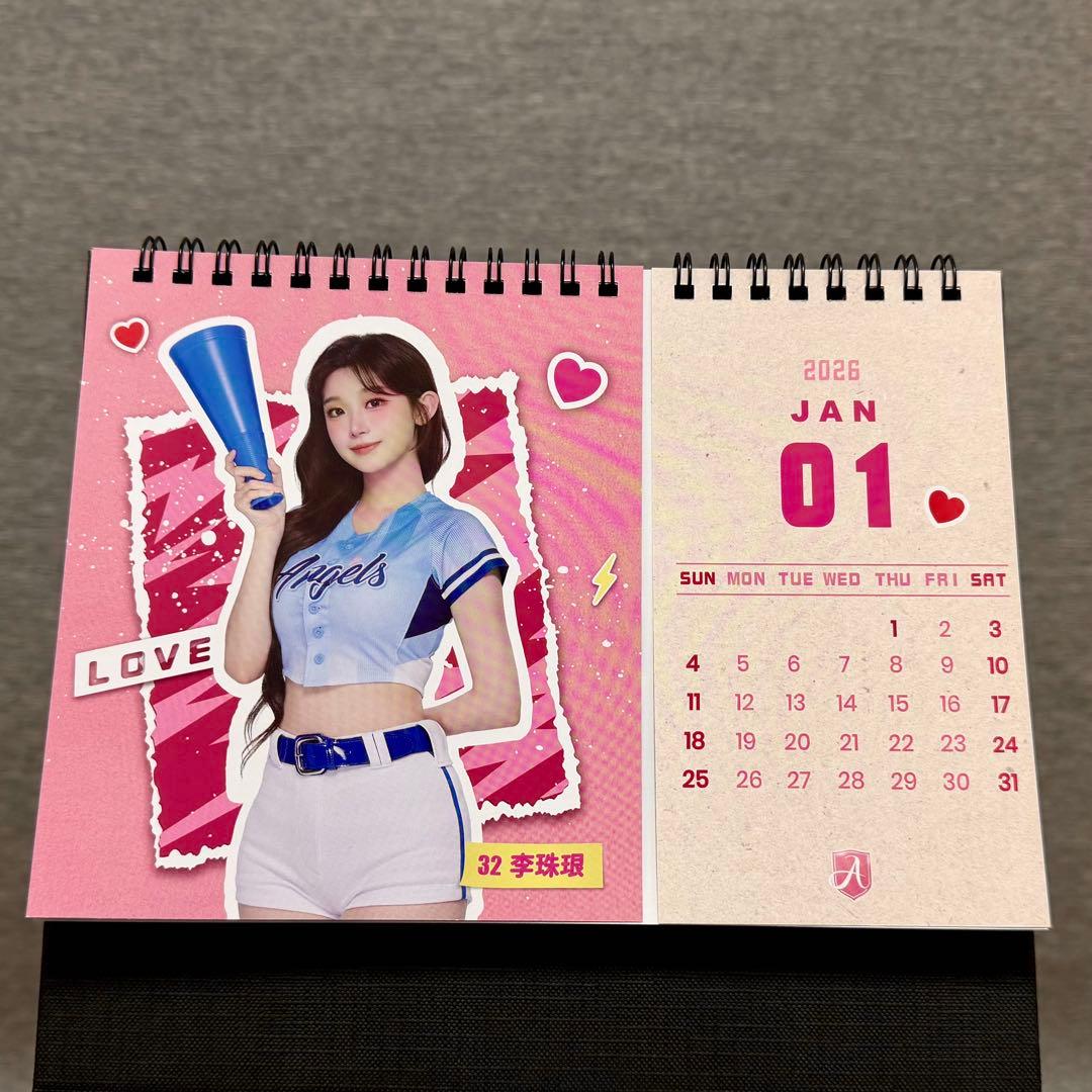 イ・ジュウン（이주은）アクリルスタンド＆Fubon Angels卓上カレンダー