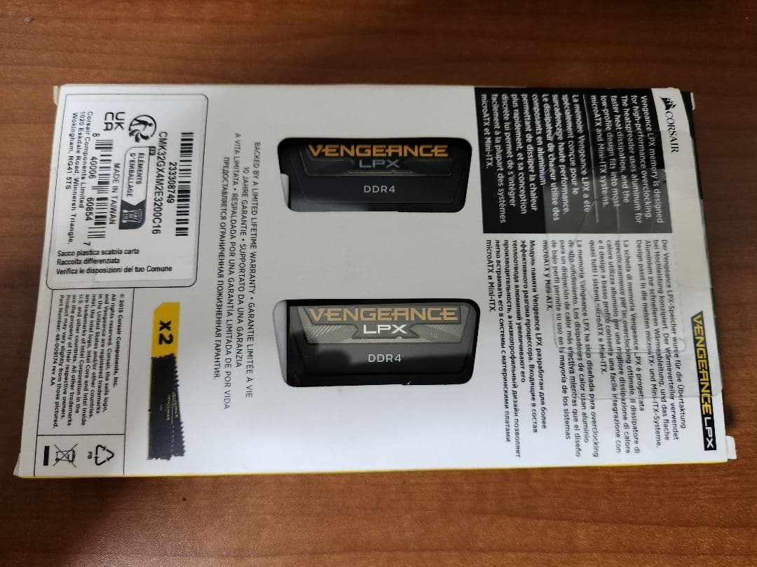 ​Corsair LPX DDR4-3200 32GB (16GB×2枚)