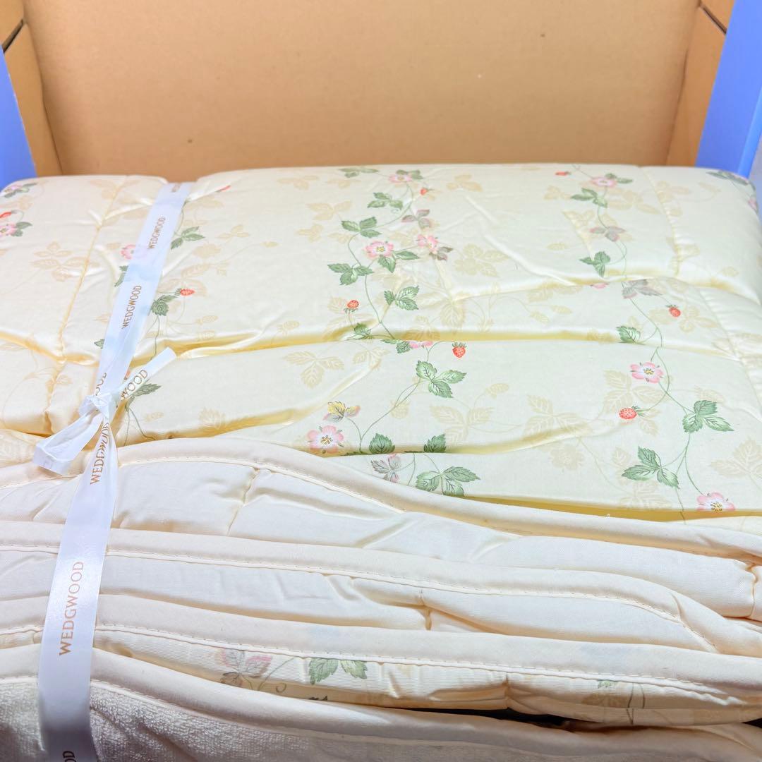 合繊肌掛けキルティング布団　140×190ワイルドストロベリー